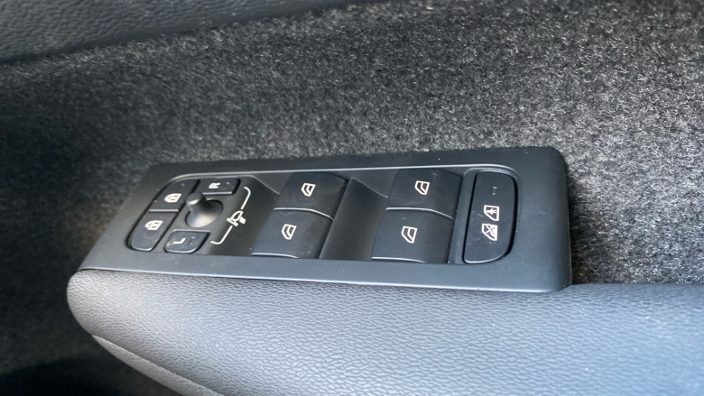 Volvo XC40 2.0 B4P Plus Dark 5dr Auto Petrol Estate